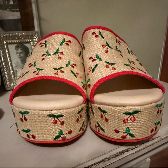 Matisse x Anthropologie Embroidered Cherry Platform Sandals 10 Like New - Picture 9 of 11